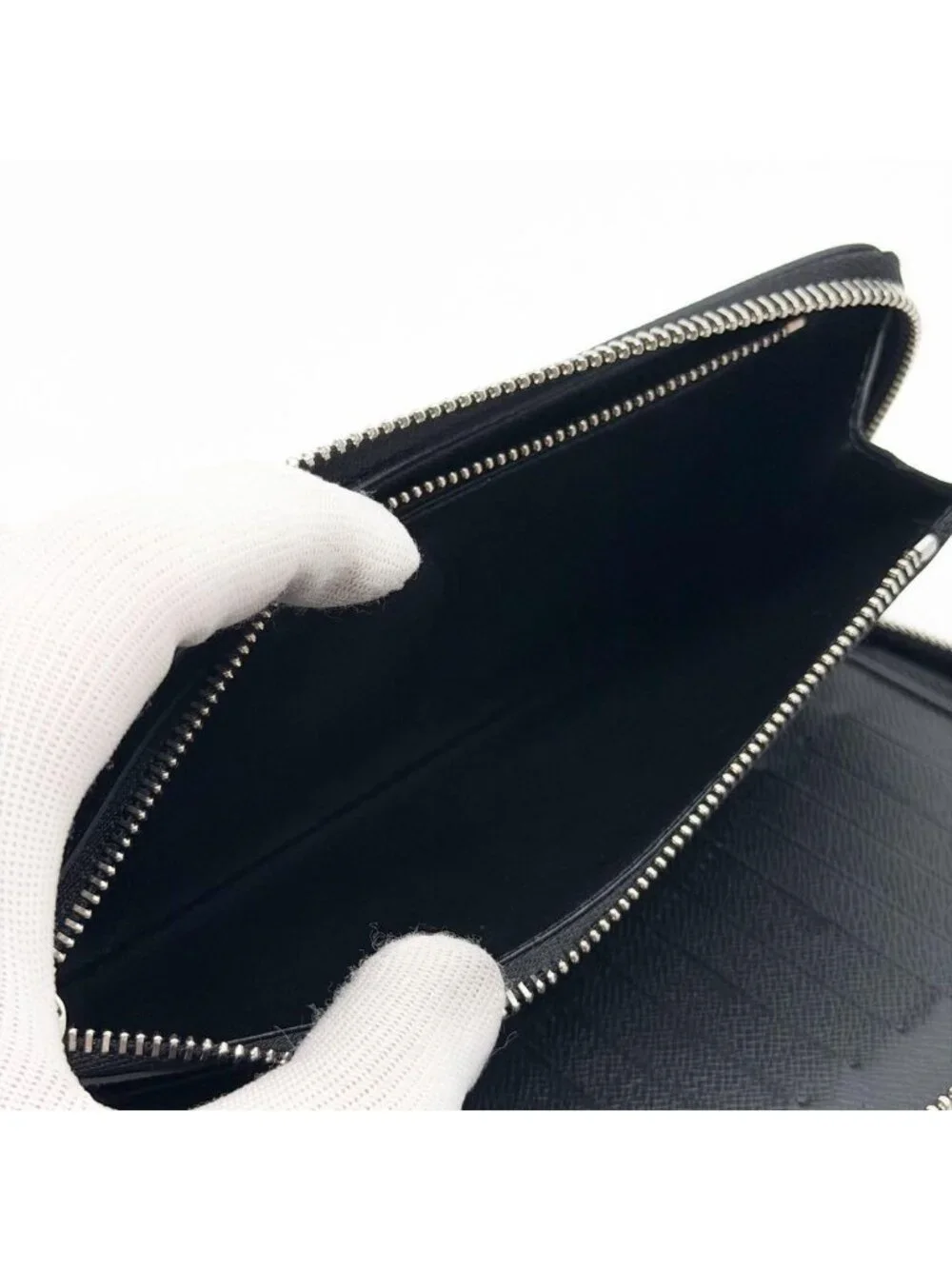 Louis Vuitton Zippy Wallet Vertical Taiga